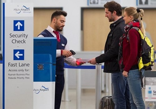 6 Mẹo hay giúp hành khách qua cửa an ninh tại sân bay dễ dàng hơn